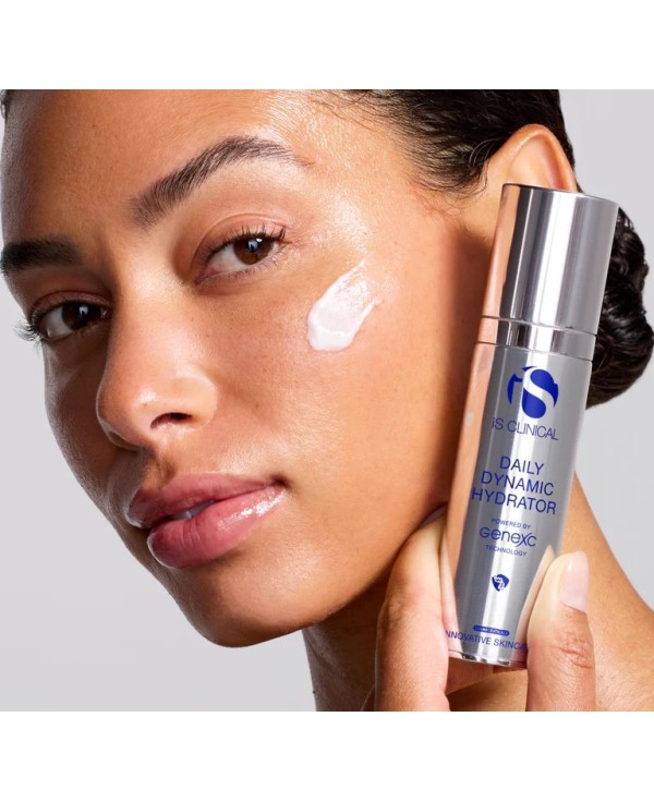 DAILY DYNAMIC HYDRATOR 50g - Crema Idratante Viso Anti-age con Vitamina C iS CLINICAL® €129,51 available on www.AntiAgeBoutique.com